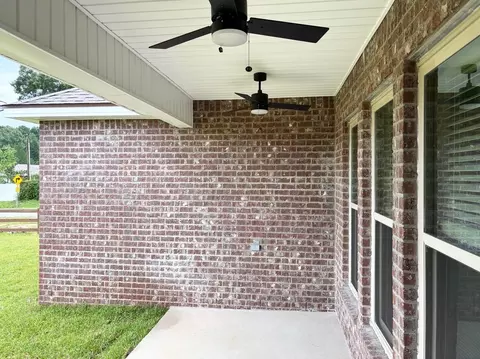 Exterior - 2701 Louis Cir, Crestview, FL 32536 photo 3 of 4