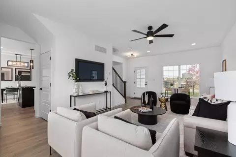 Living - 1 Hazel Ct, Wright City, MO 63390 photo 2 of 15