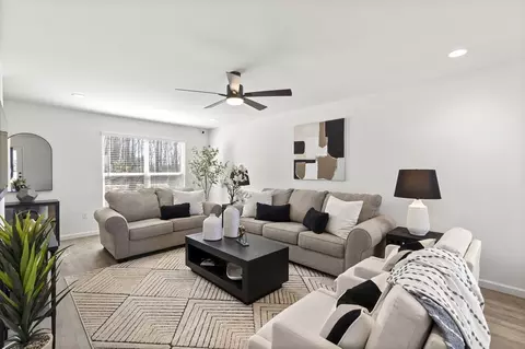 Living - 1 Hazel Ct, Wright City, MO 63390 photo 4 of 15