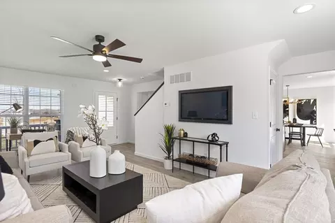 Living - 1 Hazel Ct, Wright City, MO 63390 photo 6 of 15