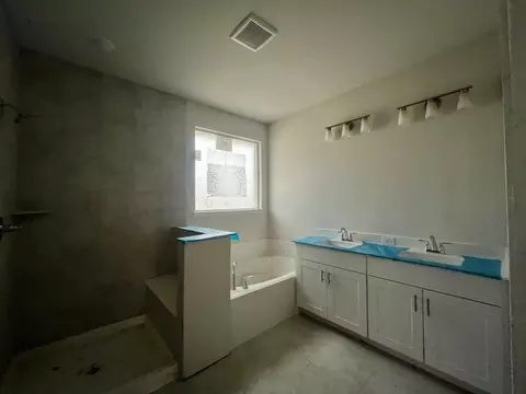 Bath - 1004 Elmstead Dr, Wht Settlemt, TX 76108 photo 1 of 1