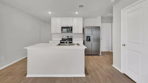 Kitchen - 2207 Gentle Rain Dr, Luling, TX 78648 photo 2 of 10