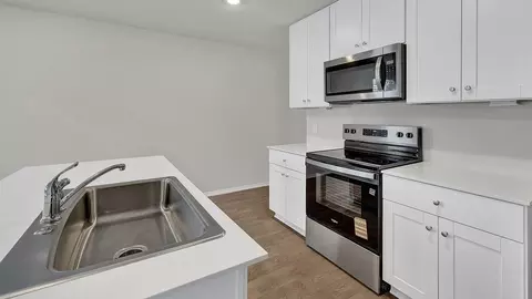 Kitchen - 2207 Gentle Rain Dr, Luling, TX 78648 photo 6 of 10