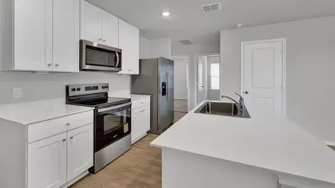 Kitchen - 2207 Gentle Rain Dr, Luling, TX 78648 photo 5 of 10