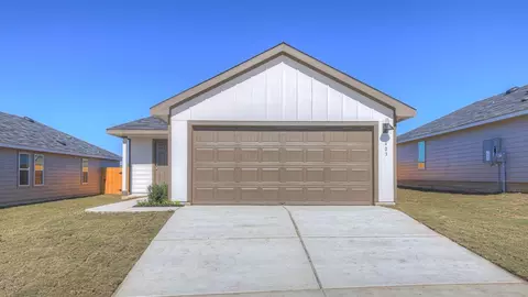 2207 Gentle Rain Dr, Luling, TX 78648
