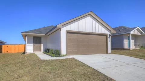 Exterior - 2207 Gentle Rain Dr, Luling, TX 78648 photo 2 of 7