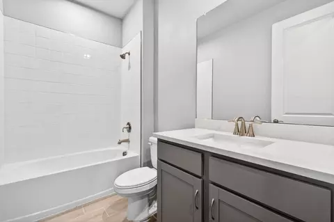 Bath - 13136 Oxeye Ln, Parrish, FL 34219 photo 3 of 3