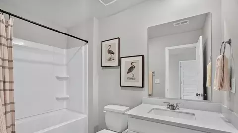 Bath - 1048 John Ave, Trinity, AL 35673 photo 2 of 4