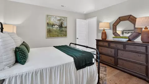 Bedroom - 1048 John Ave, Trinity, AL 35673 photo 2 of 5
