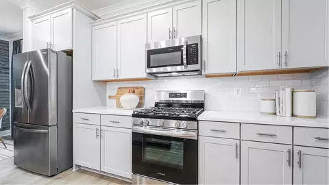 Kitchen - 17055 Gathering St, Boyds, MD 20841 photo 2 of 4
