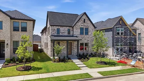 Exterior - 724 Caroline Dr, Celina, TX 75009 photo 2 of 3
