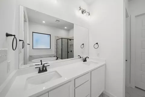 Bath - 724 Caroline Dr, Celina, TX 75009 photo 2 of 7
