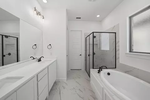 Bath - 724 Caroline Dr, Celina, TX 75009 photo 3 of 7