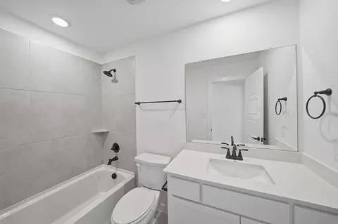 Bath - 724 Caroline Dr, Celina, TX 75009 photo 5 of 7