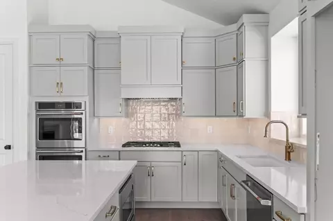 Kitchen - 11629 Engelmann Dr, Draper, UT 84020 photo 3 of 4