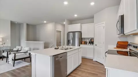 Kitchen - 1312 NE 60th St, Ankeny, IA 50021 photo 4 of 8