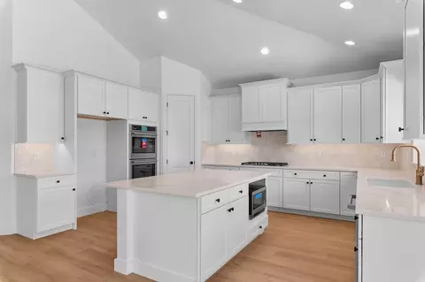 Kitchen - 11629 Engelmann Dr, Draper, UT 84020 photo 1 of 4