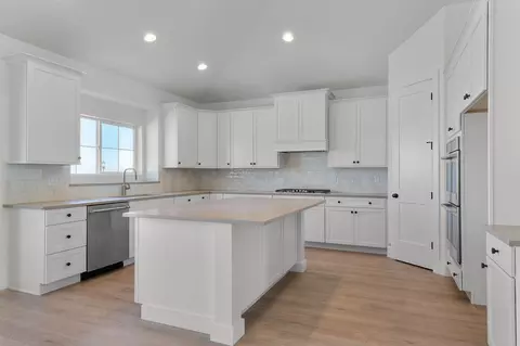 Kitchen - 11629 Engelmann Dr, Draper, UT 84020 photo 2 of 4