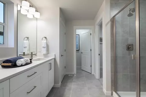 Bath - 3887 SW 38th St, Gresham, OR 97080 photo 4 of 5