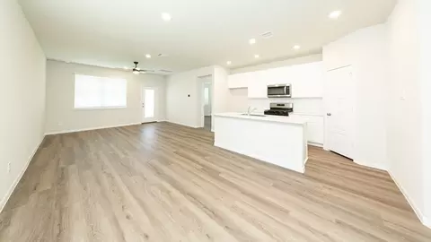 Living - 2352 Nooksack Dr, Conroe, TX 77384 photo 2 of 4