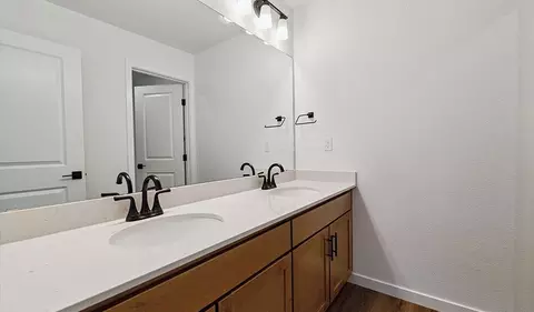 Bath - 25010 E 42nd Ave, Aurora, CO 80019 photo 2 of 2