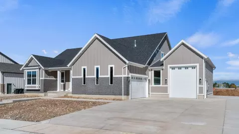 Exterior - 718 N 1600 E, Salem, UT 84653 photo 2 of 21