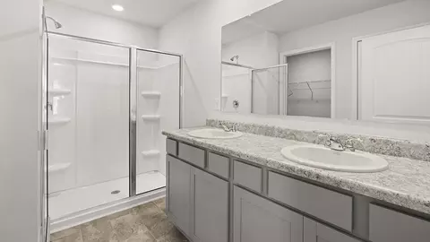 Bath - 8169 Coldstream Dr, Fairburn, GA 30213 photo 2 of 8