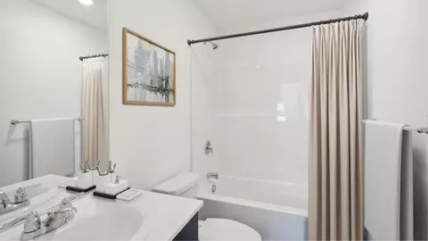 Bath - 16613 Blue Pine St, La Pine, OR 97739 photo 3 of 4