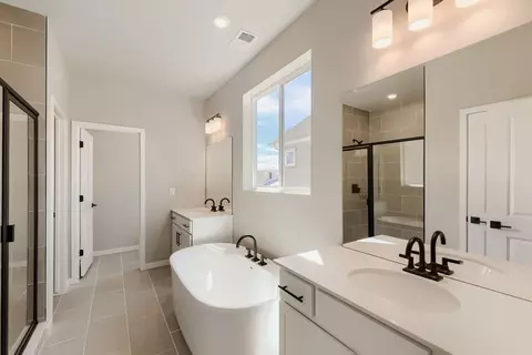 Bath - 46427 Heritage Ave, Bennett, CO 80102 photo 2 of 14