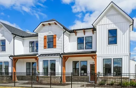 216 Lantana Dr, Brighton, MI 48116