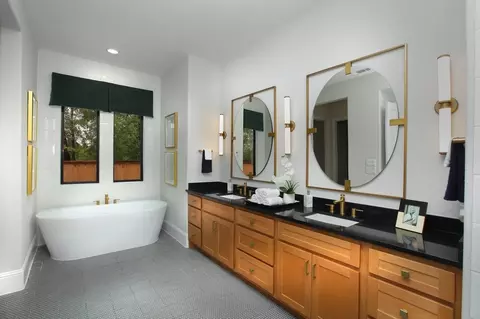 Bath - 2012 Grey Birch Pl, Aledo, TX 76008 photo 4 of 7