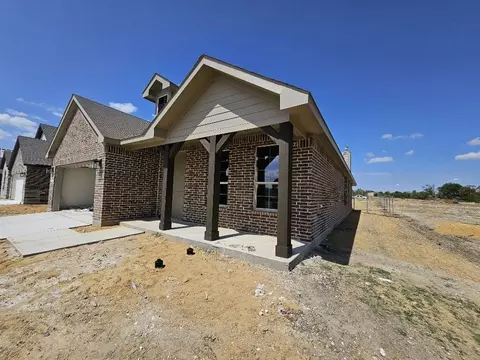 804 Silverleaf Dr, Ennis, TX 75119