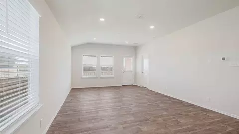 Living - 9648 S Caballo Dr, Apache Junction, AZ 85120 photo 2 of 7