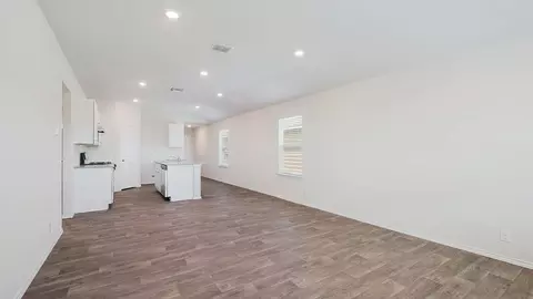 Living - 9648 S Caballo Dr, Apache Junction, AZ 85120 photo 1 of 7