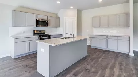 Kitchen - 7420 Cypress Point Dr, Ball, LA 71405 photo 3 of 9