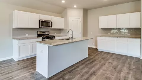 Kitchen - 7420 Cypress Point Dr, Ball, LA 71405 photo 1 of 9