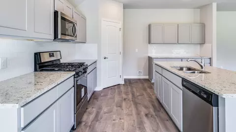 Kitchen - 7420 Cypress Point Dr, Ball, LA 71405 photo 4 of 9