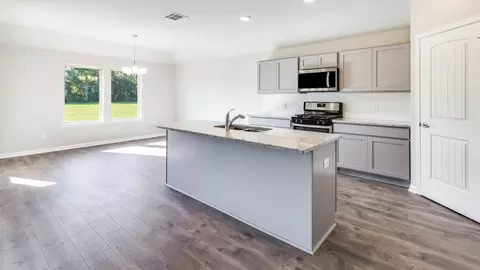 Kitchen - 7420 Cypress Point Dr, Ball, LA 71405 photo 5 of 9