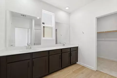 Entry Way - 1025 Ginkgo Cir, Davis, CA 95618 photo 1 of 2