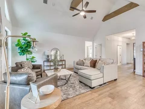 Living - 7201 E Oakland St, Broken Arrow, OK 74014 photo 3 of 7