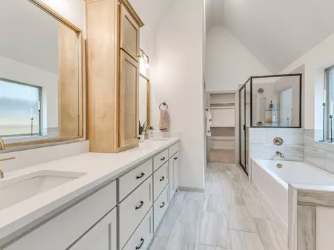 Bath - 7201 E Oakland St, Broken Arrow, OK 74014 photo 1 of 11