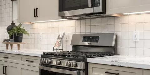 Kitchen - 17485 Bear Crk, Hesperia, CA 92345 photo 4 of 6