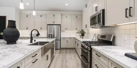 Kitchen - 17485 Bear Crk, Hesperia, CA 92345 photo 2 of 6