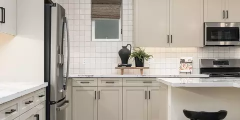 Kitchen - 17485 Bear Crk, Hesperia, CA 92345 photo 6 of 6