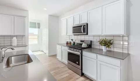 Kitchen - 12955 E Russo Dr, Vail, AZ 85641 photo 6 of 10