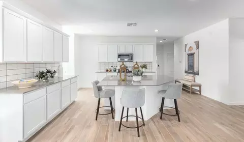 Kitchen - 12955 E Russo Dr, Vail, AZ 85641 photo 5 of 10