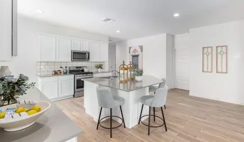 Kitchen - 12955 E Russo Dr, Vail, AZ 85641 photo 4 of 10