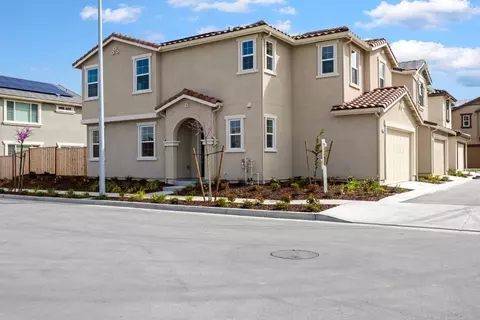 2200 Gladiola Dr, Hollister, CA 95023