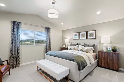 Bedroom - 173 Alder St, Eagle Point, OR 97524 photo 3 of 6