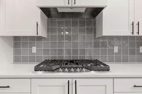 Kitchen - 173 Alder St, Eagle Point, OR 97524 photo 2 of 12